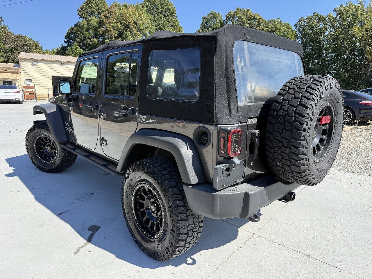 Used 2017 Jeep Wrangler Unlimited Sport w/ Max Tow Package AWD/4WD image 5