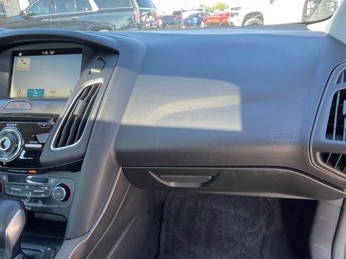 Used 2017 Ford Focus SEL image 28