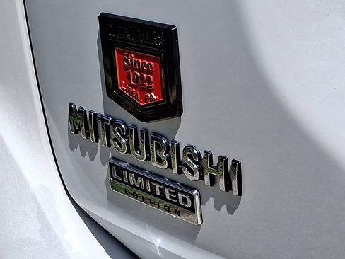 Used 2018 Mitsubishi Outlander SE FWD image 29
