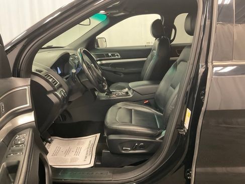 Used 2016 Ford Explorer XLT w/ Equipment Group 202A AWD/4WD image 4