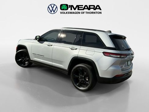 Used 2023 Jeep Grand Cherokee Altitude image 3