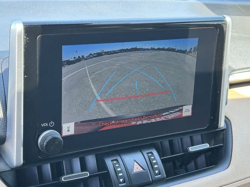 Used 2023 Toyota RAV4 XLE Premium image 25