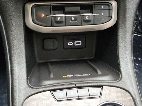 Used 2022 GMC Acadia Denali w/ Denali Ultimate Package image 18