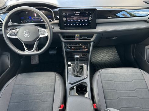 New 2026 Volkswagen Taos SE image 11