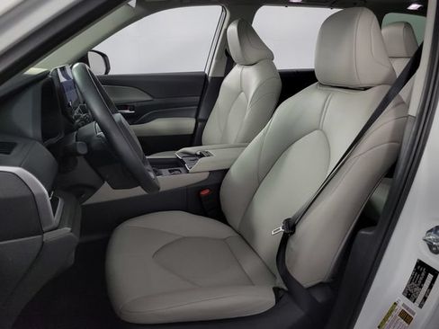 Used 2025 Toyota Grand Highlander FWD image 14