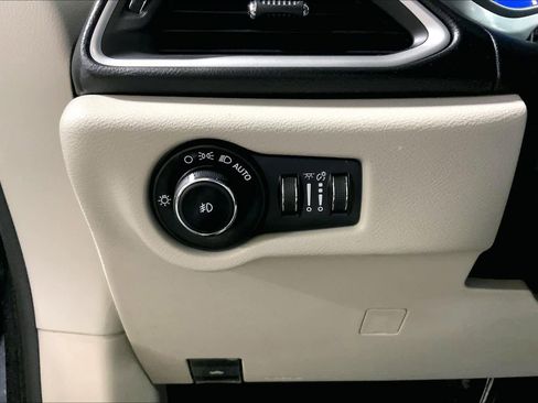Used 2019 Chrysler Pacifica Touring Plus w/ Cold Weather Group image 34