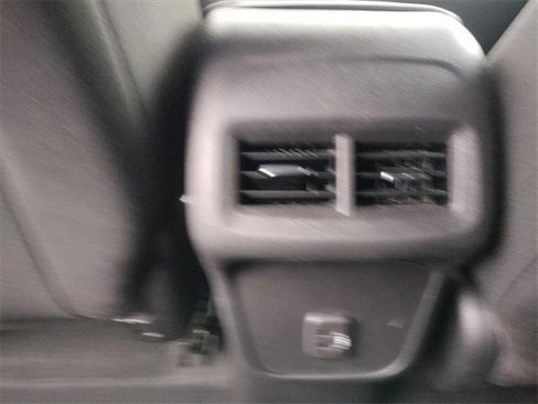 Used 2023 Chevrolet Equinox LT image 18