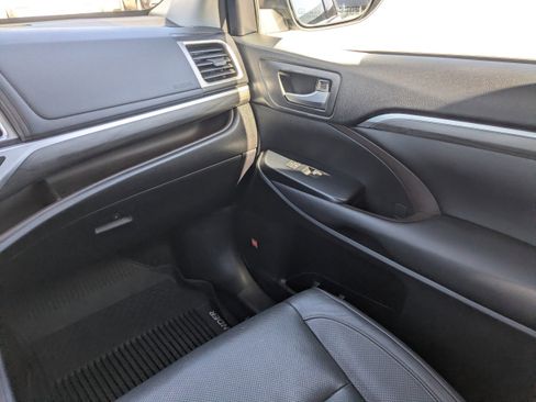 Used 2018 Toyota Highlander Limited Platinum image 21