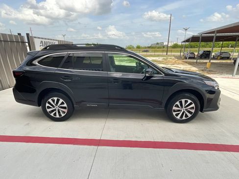 Used 2025 Subaru Outback Premium AWD/4WD image 7