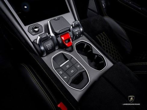 Used 2023 Lamborghini Urus Performante AWD/4WD image 35