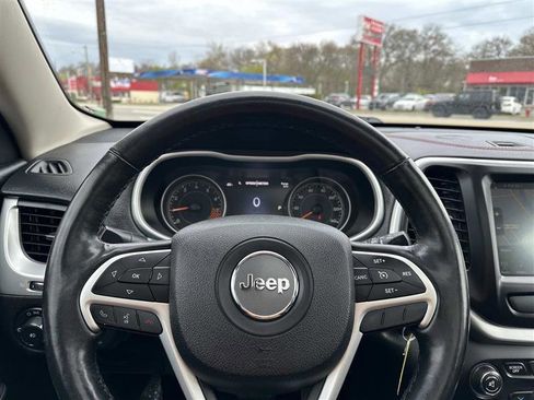 Used 2015 Jeep Cherokee Trailhawk w/ Leather Interior Group AWD/4WD image 16