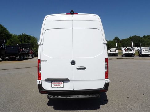 Used 2023 Mercedes-Benz Sprinter 2500 image 6