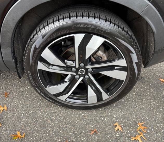 Used 2023 Volvo XC40 B5 Plus w/ Protection Package Premier AWD/4WD image 11