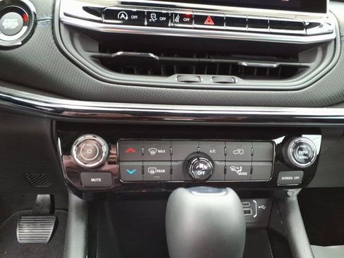 New 2026 Jeep Compass Latitude image 15