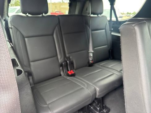 Used 2024 Chevrolet Suburban LT image 15