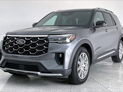 Used 2025 Ford Explorer Platinum RWD image 5