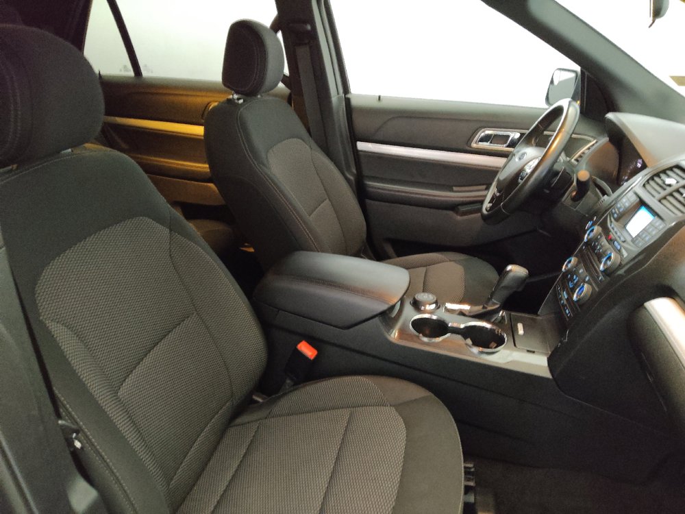 Used 2017 Ford Explorer XLT AWD/4WD image 21