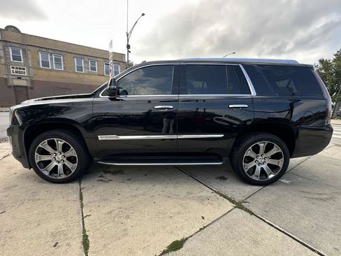 Used 2019 Cadillac Escalade Luxury AWD/4WD image 7
