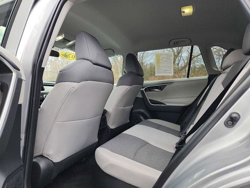 Used 2022 Toyota RAV4 XLE image 10