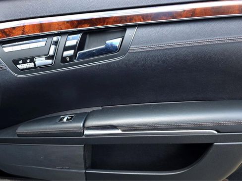 Used 2013 Mercedes-Benz S 63 AMG image 24