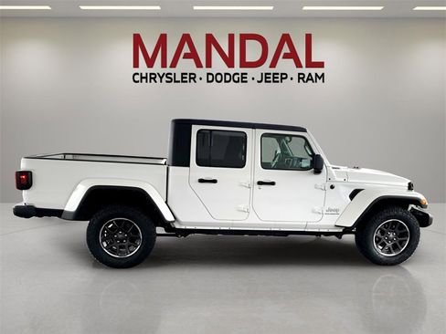 Used 2023 Jeep Gladiator Overland image 5