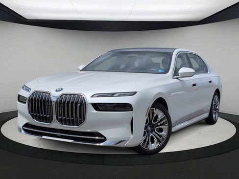 Used 2025 BMW i7 eDrive50 RWD image 1