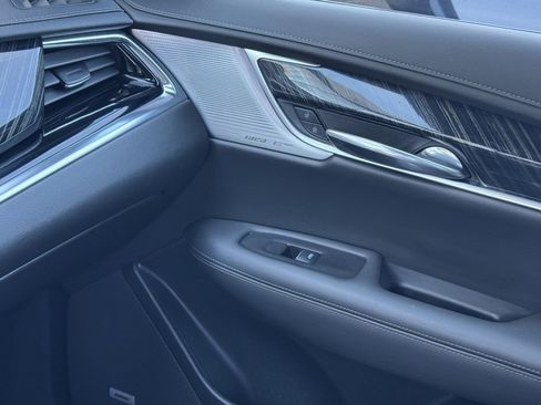 Used 2025 Cadillac XT6 Premium Luxury image 38