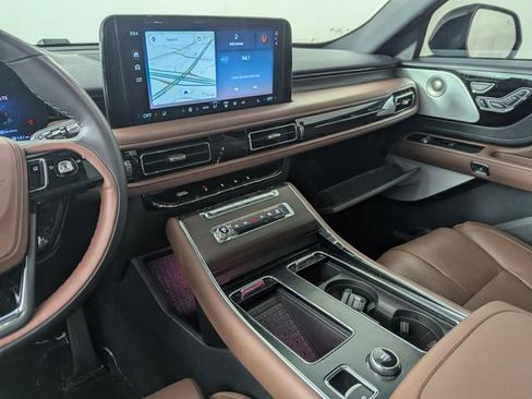 Used 2025 Lincoln Aviator Reserve w/ Equipment Group 201A image 15