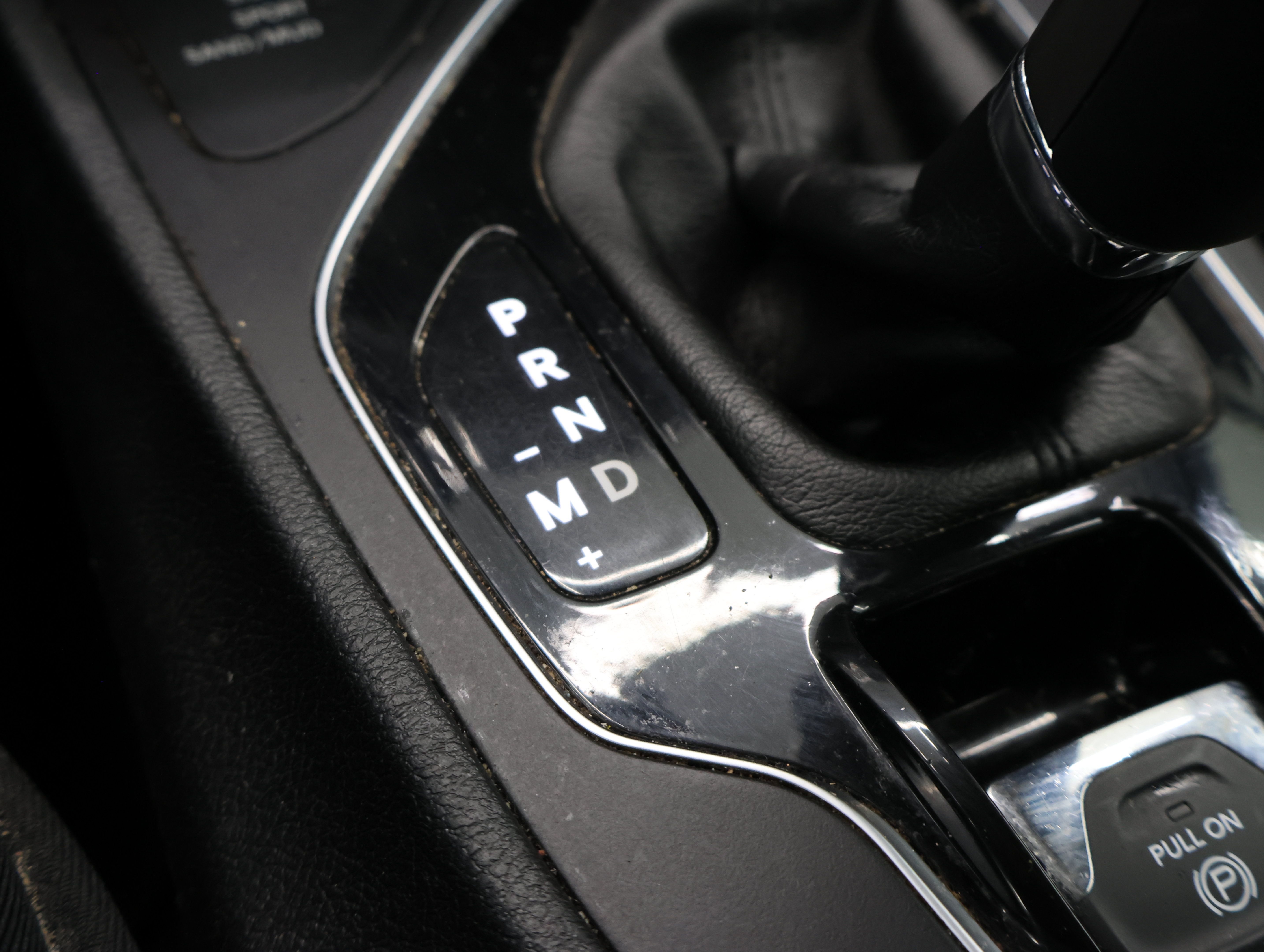 Used 2019 Jeep Cherokee Limited w/ Trailer Tow Group AWD/4WD image 48