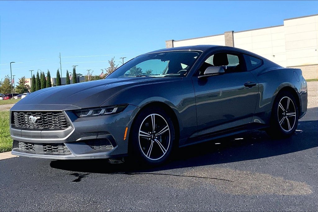 Used 2025 Ford Mustang Coupe RWD image 5