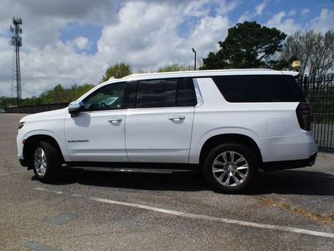 Used 2023 Chevrolet Suburban Premier RWD image 2