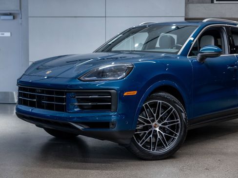 Certified 2025 Porsche Cayenne AWD/4WD image 21
