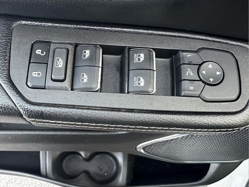 Used 2025 RAM 1500 Laramie AWD/4WD image 11
