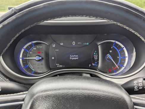 Used 2022 Chrysler Pacifica Touring-L image 29