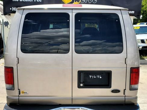 Used 2002 Ford E-150 and Econoline 150 Wagon RWD image 12