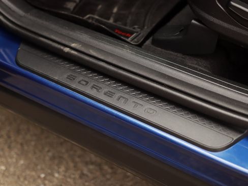 Used 2023 Kia Sorento S w/ Panoramic Sunroof Package image 23