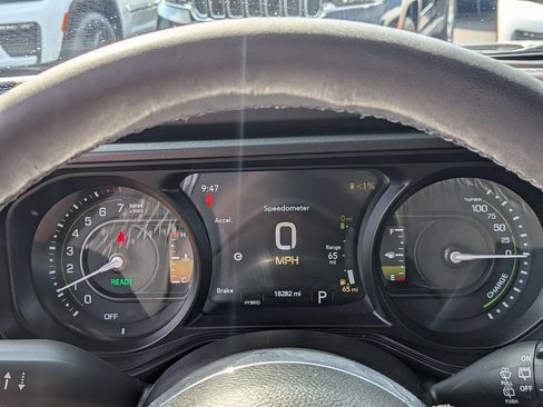 Certified 2025 Jeep Wrangler Unlimited Sahara AWD/4WD image 16