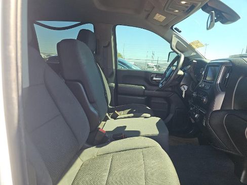 Used 2021 Chevrolet Silverado 2500 Custom w/ Custom Value Package AWD/4WD image 4