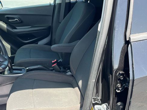 Used 2021 Chevrolet Trax LS w/ Tint and Cruise Package FWD image 19