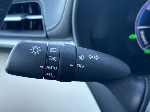 Used 2025 Toyota Sienna Limited image 36