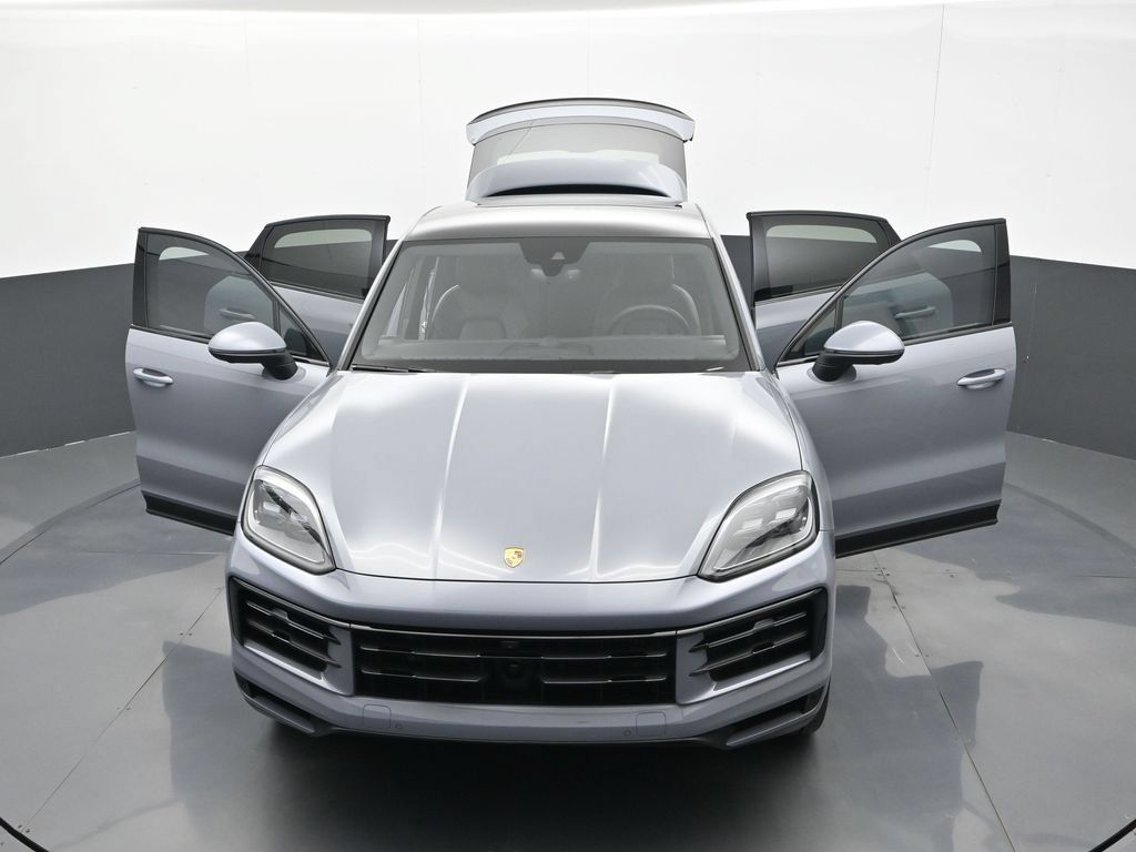 Certified 2024 Porsche Cayenne Coupe AWD/4WD image 31