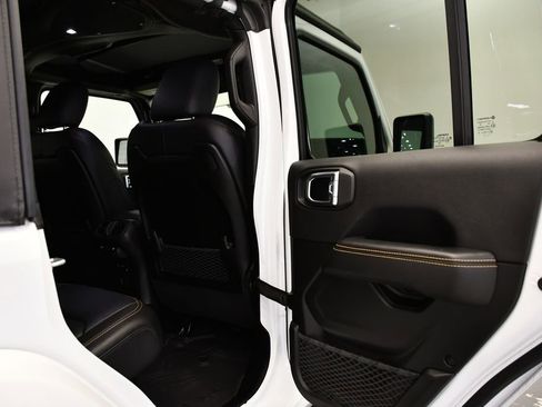 Used 2025 Jeep Wrangler Sahara image 47