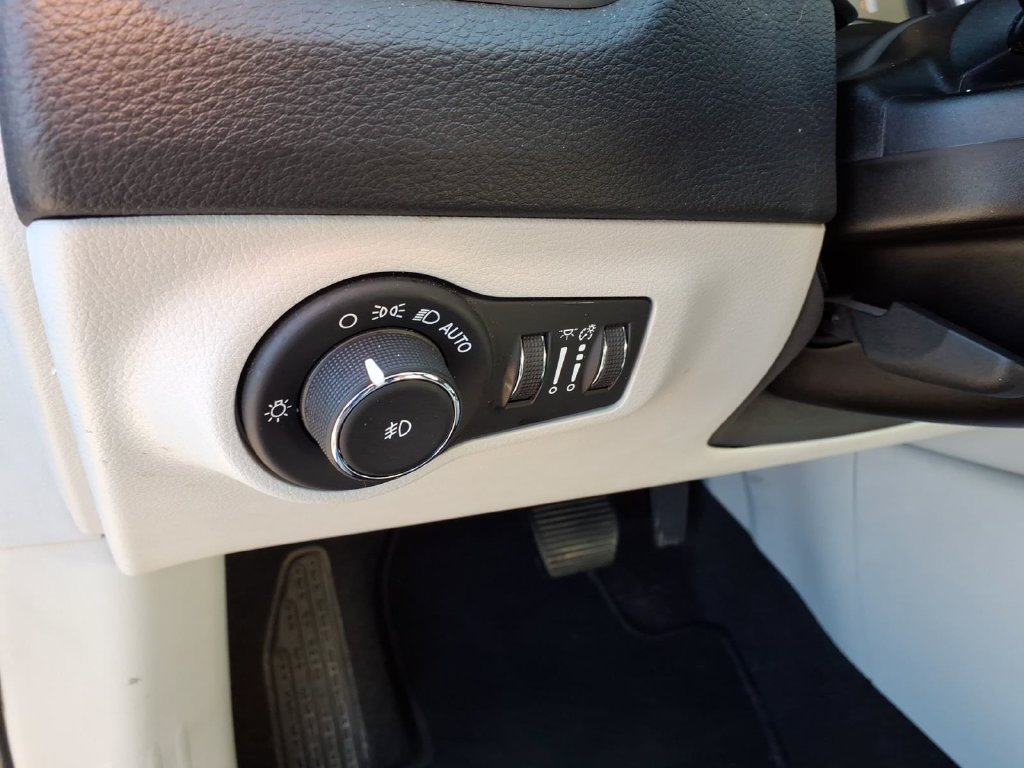 Used 2020 Jeep Compass Latitude w/ Popular Equipment Group FWD image 8