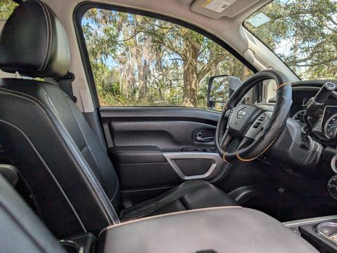 Used 2018 Nissan Titan PRO-4X w/ Pro-4x Convenience Package image 16