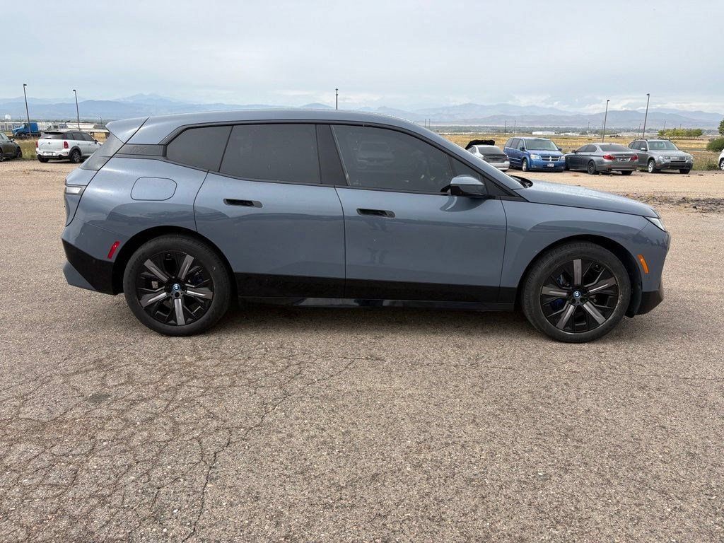 Used 2024 BMW iX xDrive50 w/ Premium Package AWD/4WD image 4