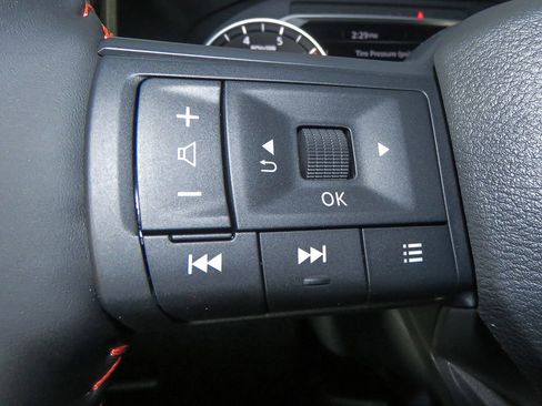 Certified 2025 Nissan Rogue SV image 32