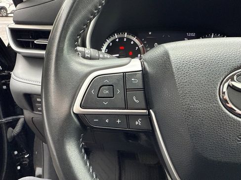 Certified 2023 Toyota Highlander XLE image 33