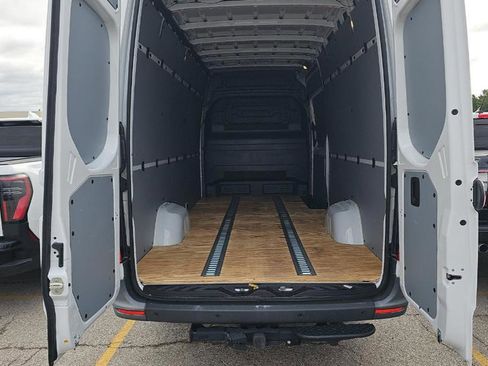 Used 2023 Mercedes-Benz Sprinter 2500 image 4