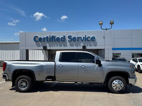 Used 2024 Chevrolet Silverado 3500 LTZ w/ LTZ Convenience Package image 4
