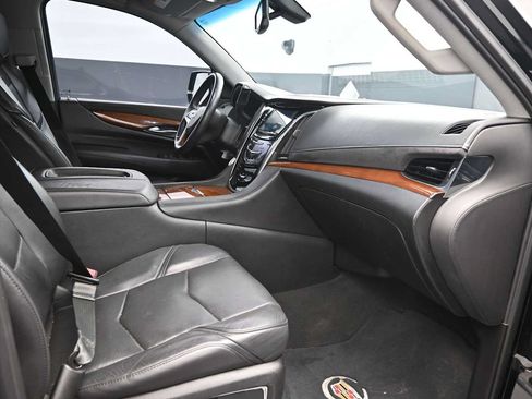 Used 2018 Cadillac Escalade 4WD image 19